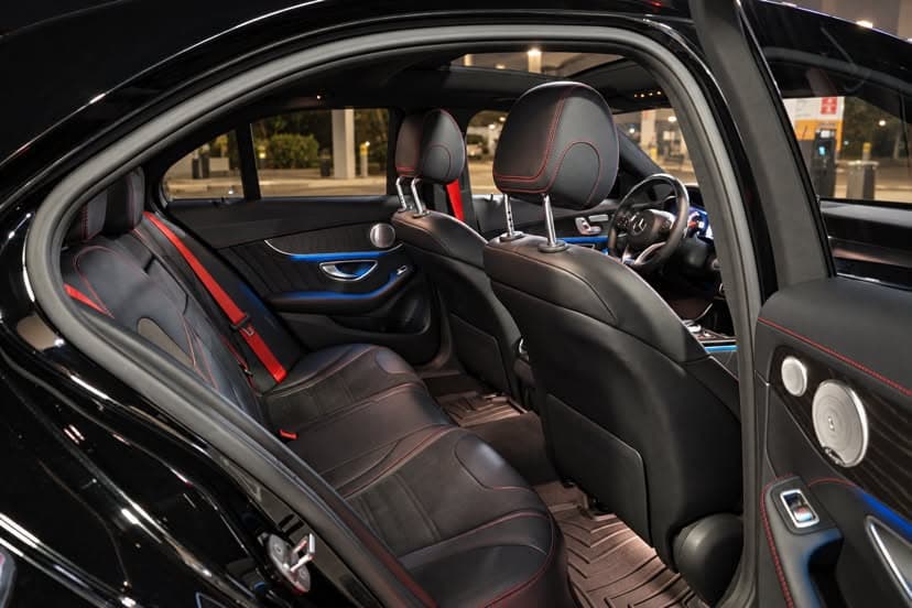Sièges arrière en cuir noir de la Mercedes-Benz C43 AMG
